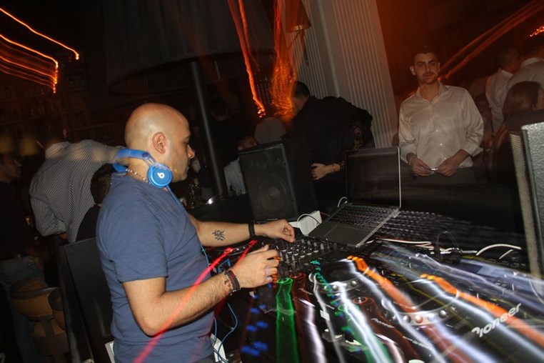 Nora En Pure LIVE at INDIE